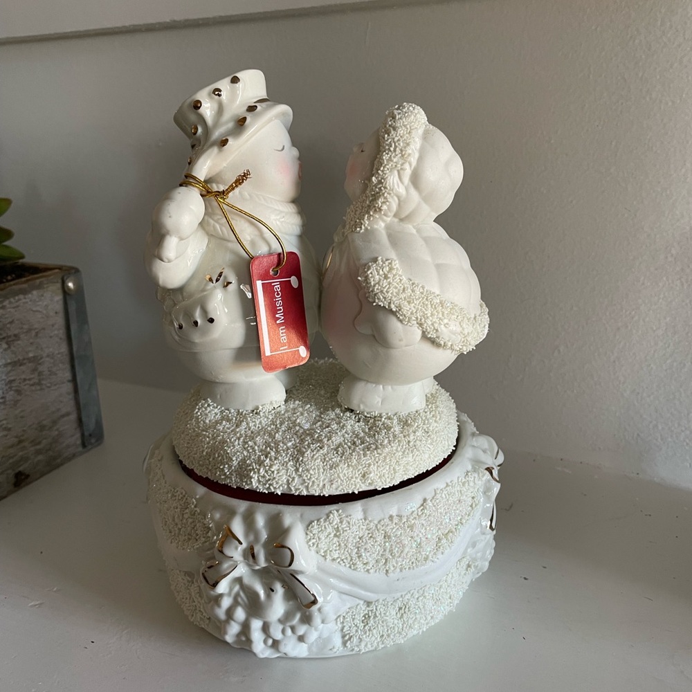 Vintage ivory snowman couple music box